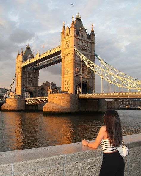 golden hour at the most magical place >> 🏰✨ • • • @towerbridge @horizon22b • • #london #londonlife #londoncity #londonfashion #londonblogger #londonphotography #visitlondon #canon #unitedkingdom #towerbridge #horizon22 #oldmoney #oldmoneyoutfits #summeroutfits #travelblogger #trending #explorepage #pinterestinspired #pinterestaesthetic #pinterestgirl • london, london fashion, london diaries, london travel destinations, united kingdom, tower bridge, horizon 22, old money, old money outfits,... London Instagrammable Places, London Sunny Day, Middlesex University London, Tower Bridge London Photography, Royal Observatory Greenwich London, London Photography, Visit London, London Life, Pinterest Girls