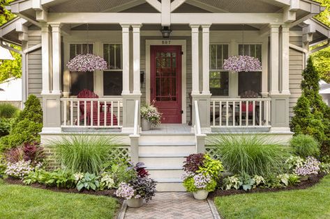 10 Ways to Boost Your Home's Curb Appeal with Flowers | Proven Winners Diy Flower Bed Ideas, Landscaping Front Porch, Diy Flower Bed, Front Porch Plants, Full Sun Shrubs, Mailbox Landscaping, Porch Landscaping, Dreamy Flowers, Plant Room Ideas