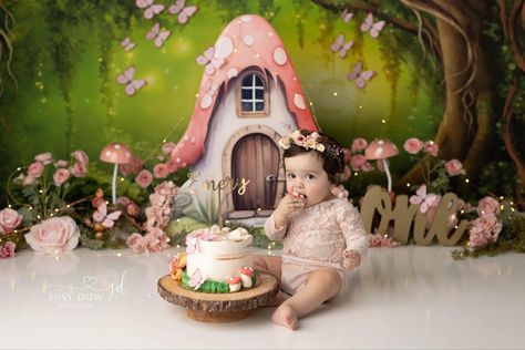 Enchanted garden cake smash session Cake Smash Fairy Theme, Garden Cake Smash, Fairy Cake Smash, Enchanted Garden Cake, Fair Garden, Fairy Garden Cake, Garden Cake, 1 Year Baby, Cake Smash Ideas