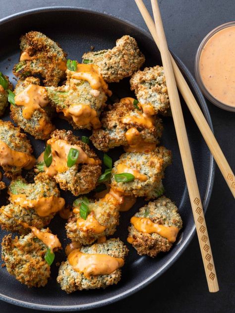 Broccoli Wings, Bang Bang Broccoli, Air Fryer Broccoli, Vegetarian Appetizers Easy, Vegan Wings, Cooking Avocado, Bang Bang Sauce, Fried Broccoli, Air Fried Food