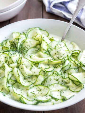 Creamed Cucumber Salad, German Salads, German Cucumber Salad, German Food Authentic, Creamed Cucumbers, Cucumber Salad Recipe, Resep Salad, German Recipes, Cucumber Recipes Salad