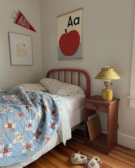 80’s Bedroom, Colorful Eclectic Bedroom, Bed Kind, Home Layout Design, Unmade Bed, Kids Bedroom Inspiration, Eclectic Bedroom, Hygge Home, Redecorate Bedroom