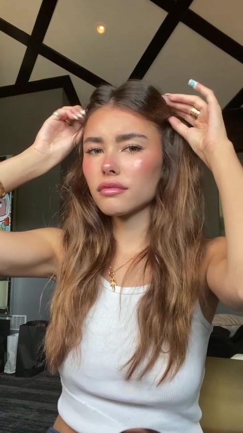 Honey Brown Hair Color, Soft Summer Makeup, Ariana Aesthetic, Louis Harry, Madison Beer Hair, Charlotte Lawrence, Madison Beer Style, Brown Hair Shades, Honey Brown Hair