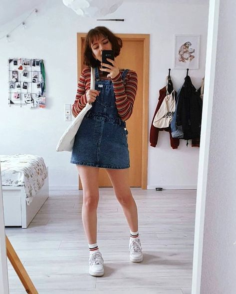 Jean Overall Dress Outfit, Denim Overall Dress Outfit, 90s Overalls Outfit, Streetwear Futuristic, Futuristic Vintage, Denim Sundress, Denim Dress Outfit, Korean Outfit Street Styles, Overalls Outfit