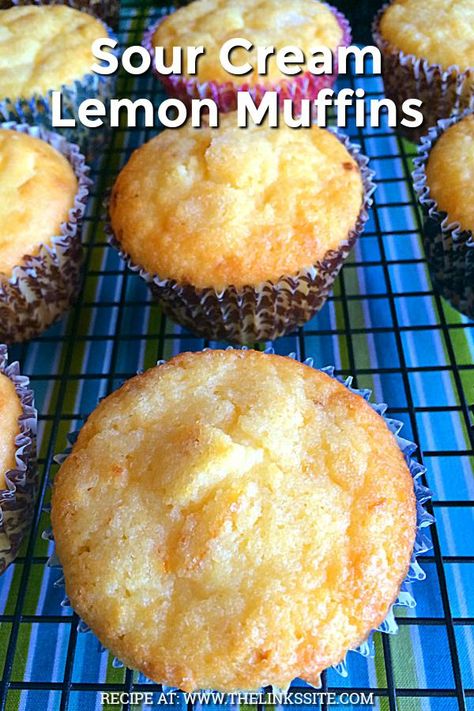 Lemon Muffin Recipes, Sour Cream Muffins, Romantic Desserts, Lemon Dessert, Sour Cream Recipes, Muffin Tin Recipes, Lemon Muffins, Breakfast Sweets, Homemade Muffins