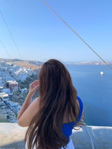 Aesthetic european summer. In greece (santorini). Brown hair girl. Summer outfit. Greek Girl Aesthetic, Brown Hair Girl, Greece Santorini, Girl With Brown Hair, Hair Girl, Brunette Girl, Santorini Greece, Animal Videos, European Summer