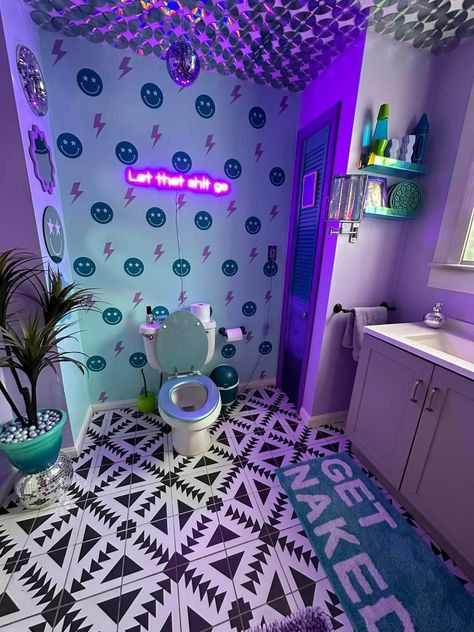 Maximalist Home Decor, Bedroom Wall Decor Ideas, Maximalist Home, Dream Apartment Decor, Future Apartment Decor, Bathroom Decor Apartment, My Bathroom, Wall Decor Ideas, Bedroom Wall Decor