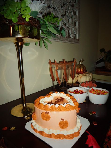 Fall Birthday Cake Aesthetic, Autumn Bday Party, Fall Birthday Party Ideas For Women Decorations, Fall Aesthetic Party, Fall Theme Dinner Party, Autumn Party Aesthetic, Girly Friendsgiving, Fall Dinner Aesthetic, Fall Birthday Aesthetic