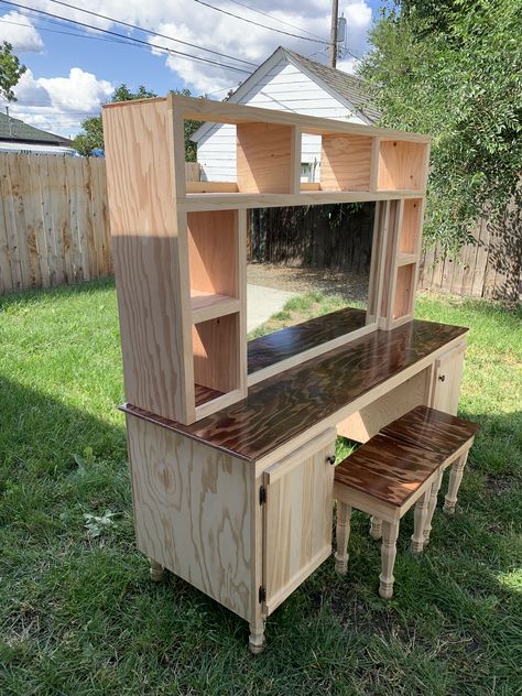 Diy Make Up Table Ideas, Easy Diy Vanity, Build A Vanity, Handmade Makeup Vanity, Diy Vanity Table How To Build, Home Made Vanity, Diy Makeup Vanity Ideas, How To Make A Vanity, Diy Make Up Vanity Wood