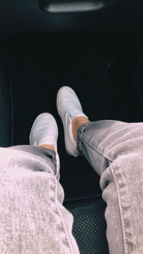 White Vans Slip On Outfit, White Vans Aesthetic, Vans With White Socks, Vans White Slip Ons, Sporty White Vans Slip-on Sneakers, White Slip On Vans Outfit, Slip On Outfit, White Slip On Vans, Vans Aesthetic