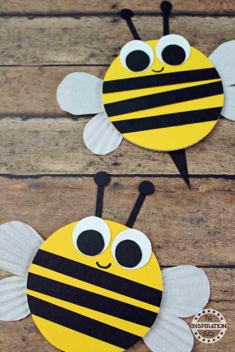 Honeybee Paper Craft, Paper Bees Diy, Honeybee Crafts For Kids, Honey Bee Crafts For Kids, Honey Bee Crafts, Honey Bee Craft, Bees For Kids, Honey Bee Theme, Bumble Bee Craft