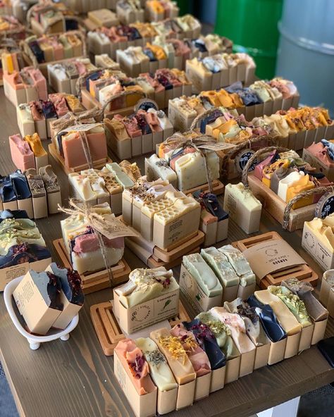 Handmade Soap Packaging, Cold Process Soap Designs, Homemade Soap Bars, Săpunuri Handmade, Soap Display, Handmade Soap Recipes, Soap Making Recipes, Bar Of Soap, Soap Shop