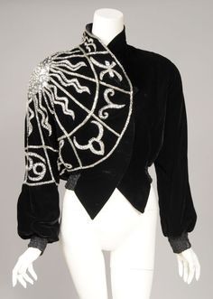 Elsa Schiaparelli Zodiac Jacket Gaun Abad Pertengahan, Detail Couture, Makeup Tip, Black Velvet Jacket, Mode Hippie, Elsa Schiaparelli, Tina Turner, Barbie Fashionista, Bob Mackie