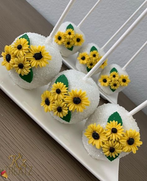 Flower Cake Pops, Sunflower Wedding Favors, Sunflower Wedding Cake, Sunflower Cupcakes, Candy Apple Recipe, Chocolate Covered Apples, Sunshine Birthday Parties, Gourmet Apples, Sunflower Party