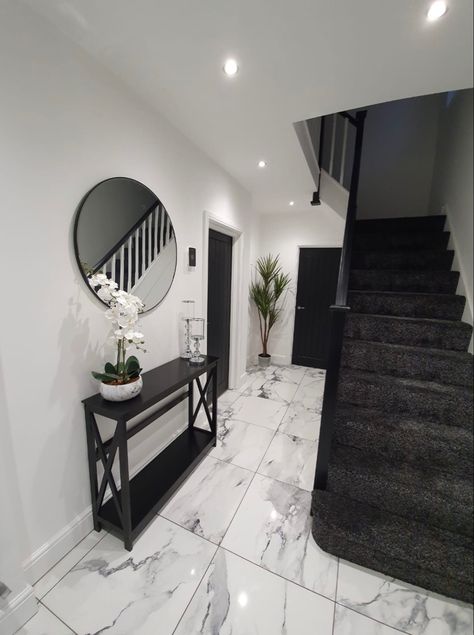 Black White And Grey Living Room, Black House Interior, Black And White Hallway, Black And White Living Room Decor, White House Interior, Monochrome Living Room, Entrance Hall Decor, White Hallway, White Living Room Decor