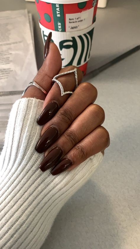 Brown Nails With Nail Art, Matt Color Nails, Maroon Nails On Brown Skin, Dark Brown Pedicure, Chocolate Nails On Dark Skin, Brown Nails Dark Skin, Autumn Nails Black Women, Olive Almond Nails, Almond Nails Dark Skin