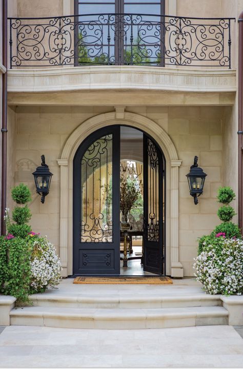 French Chateau Exterior, French Chateau Style Homes, Rich Vibes, French Mansion, French Style Homes, House Landscaping, House Front Door, Country Homes, Entrance Design