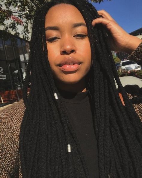 Yarn Box Braids, Yarn Hairstyles, Wool Braids, Yarn Braids Styles, Wool Hairstyles, Brazilian Wool Hairstyles, Yarn Locs, Box Braids Styles, Style Braids