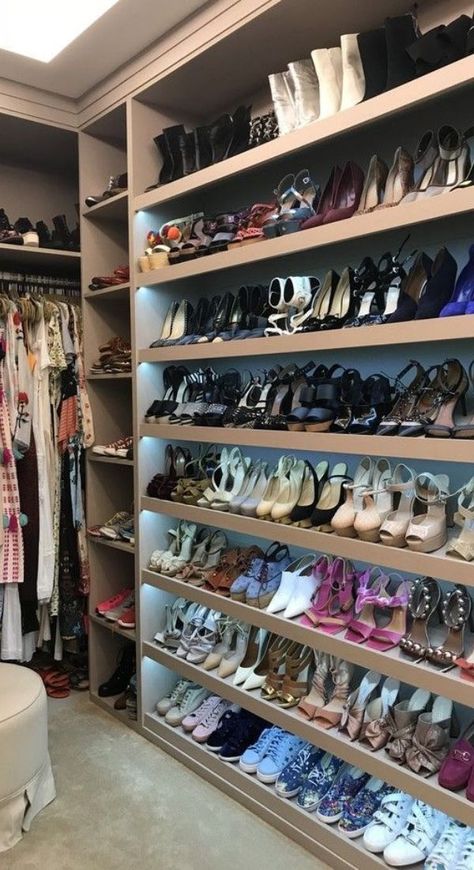 Room Ideas For Women, Shoes Wardrobe, Ideas Armario, Organization College, House Closet, Dream Closet Design, Walk In Closet Design, Luxury Closets Design, Closet Renovation