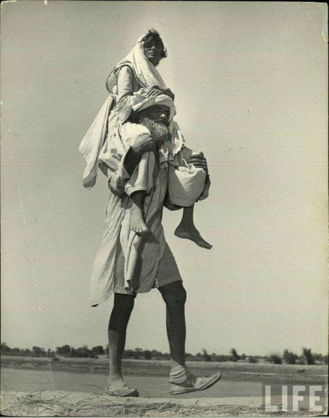 26 Extremely Rare Photos From 1947 That Show The Horror Of Partition Partition Of India, Margaret Bourke White, History Of Pakistan, India Independence, History Of India, Vintage India, India And Pakistan, Rare Pictures, Indian History