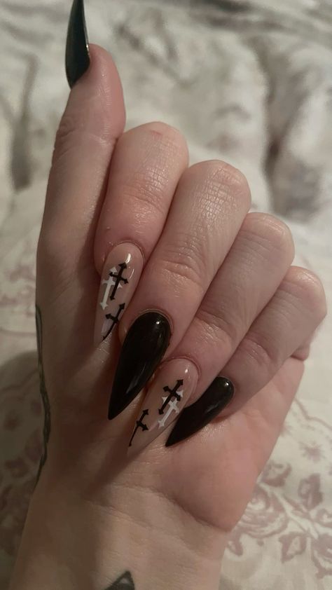 Coffin Acrylic Nails Black Design, Cross Painted On Nails, Nail Ideas With Crosses, Gothic Nails Aesthetic, Black Nails Cross Design, Nails Inspiration Cross, Black Cross Nail Designs, Nail Art Designs Gothic, Cross Acrylic Nails Designs