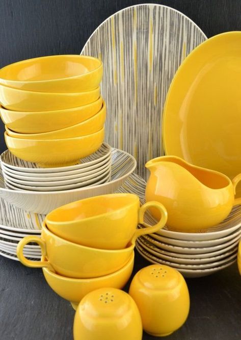 52 Vintage Dishes to Inspire Your Next Thrift Store Trip ... Homer Laughlin Dishes, Beautiful Crockery, Fresh Home Decor, Yellow Dishes, Cocina Shabby Chic, Desain Pantry, Homer Laughlin China, Home Decor Idea, Yellow Kitchen