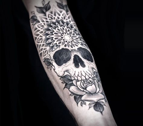 Skull And Mandala Tattoo, American Style Tattoo, Half Mandala Tattoo, Mandala Skull, Mandala Wrist Tattoo, Bird Tattoo Men, Tattoo Mandala, Tattoo Wrist, World Tattoo