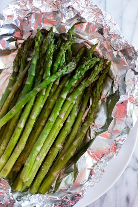 Learn how to grill asparagus in foil so that you don't lose any spears through the grate! Simple ingredients and ready in 10 minutes. How To Cook Asparagus On The Grill, Bbq Asparagus In Foil, How To Grill Asparagus, Asparagus Blackstone, Lemon And Feta Grilled Asparagus, Grilled Foil Packets, Best Asparagus Recipe, Easy Asparagus Recipes, Grilled Asparagus Recipes