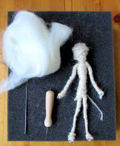 Felt Doll Tutorial, Happy Family Art, Felt Crafts Dolls, Needle Felting Tutorial, Wool Dolls, Needle Felting Diy, Felted Wool Crafts, Needle Felting Tutorials, Felt Fairy