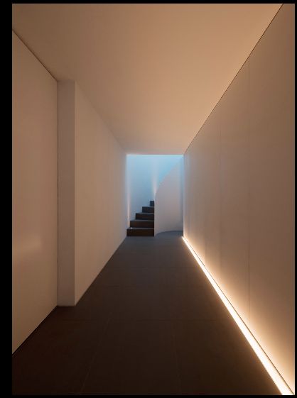 Modern Japanese House, Architects Studio, Cozy Lighting, Corridor Design, Floor Lighting, Bed Light, Architectural Lighting Design, Corridor Lighting, Home Lighting Design