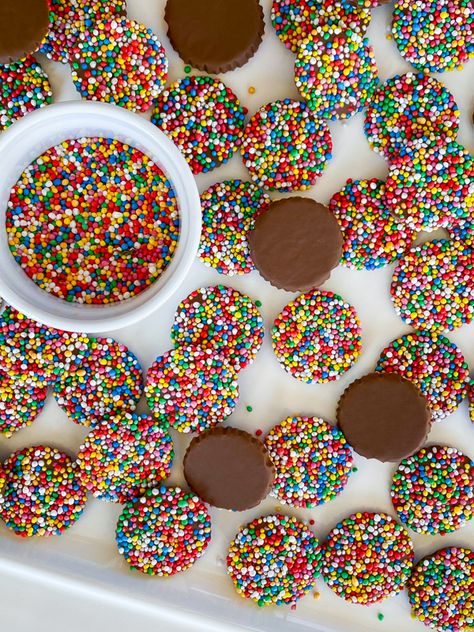 Homemade chocolate speckles/ freckles/ nonpareils | eat. live. travel. write. Non Pareils Recipe, Nonpareils Recipe, 1 Minute Mug Cakes, Chocolate With Sprinkles, Thanksgiving Buffet, Homemade Chocolate Bars, Chocolate Stores, Chocolate Diy, Chocolate Sticks