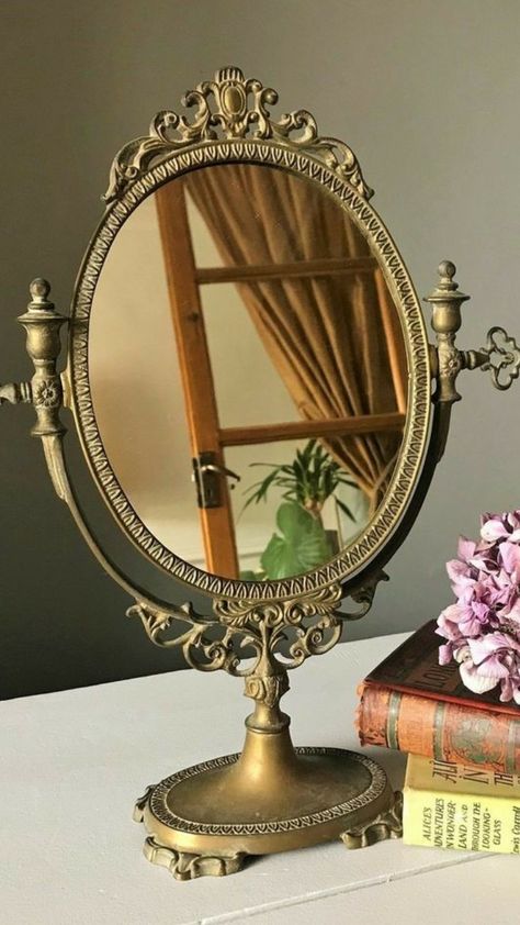 Brass Mirror Bedroom, Mirror On Table, Brass Aesthetic, Brass Vanity, Styl Shabby Chic, French Vintage Decor, Desk Mirror, Mirror Vintage, Table Mirror