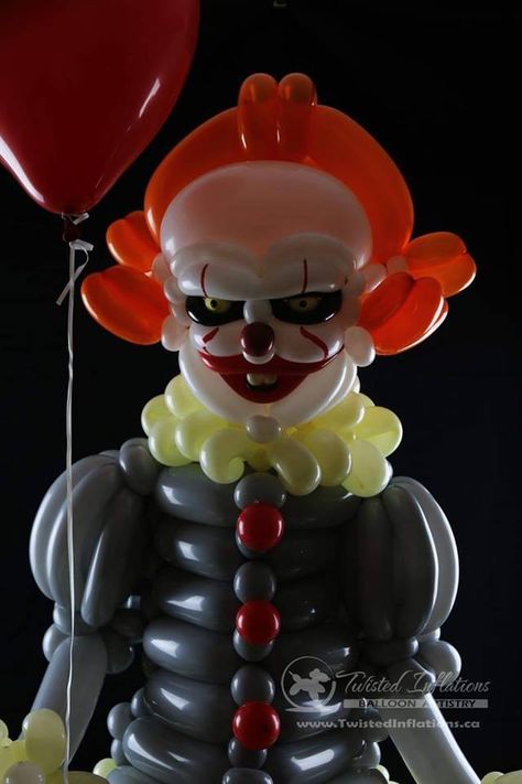 Scary Balloons, Easy Balloon Animals, Different Halloween Costumes, Halloween Balloons Decorations, Halloween Balloon, Holiday Balloons, Balloon Toys, Balloon Modelling, Scary Clown