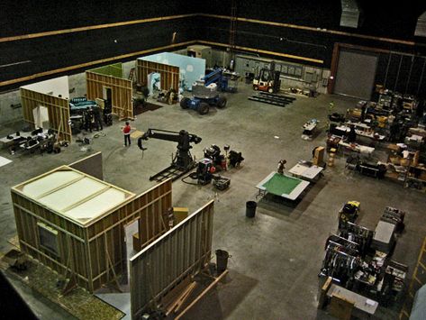 Row of sets on a sound stage...again the layout. Movie Production Studio, Film Studio Aesthetic, Film Studio Design, Production Design Film, Movie Studio Set, Movie Set Design, Set Design Film, Film Set Design, Filming Set