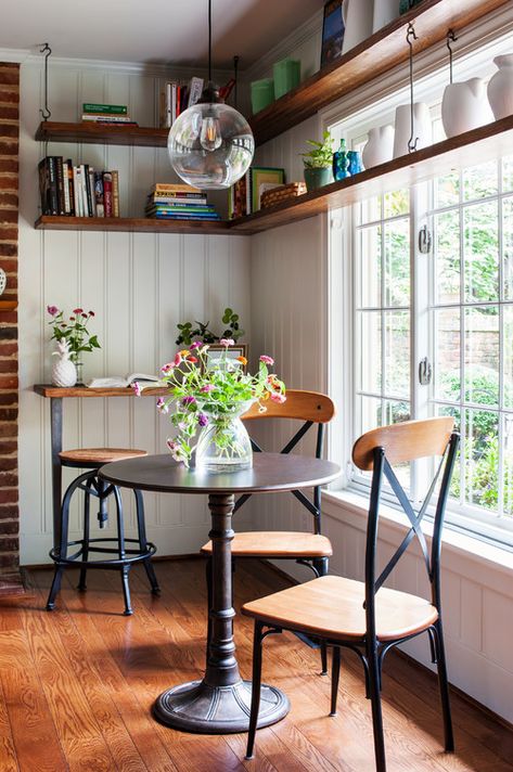 Breakfast Nooks to Start the Day French Bistro Kitchen, Bistro Kitchen, Cozy Breakfast, Room Bench, Cozy Breakfast Nook, Breakfast Nooks, Interior Design Boards, European Home Decor, Common Room