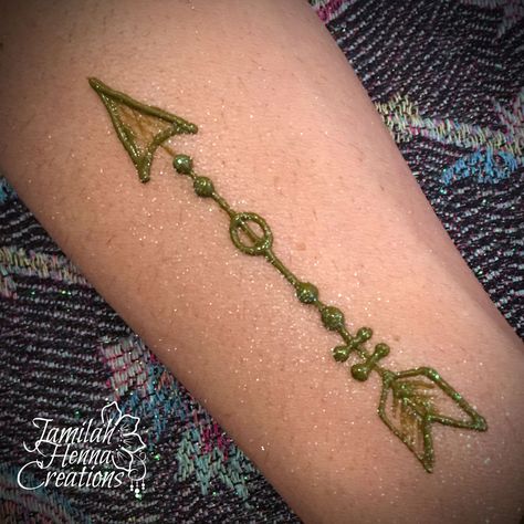 arrow henna www.jamilahhennacreations.com Henna Arrow Design, Henna Facil, Mehndi Tattoo Designs, Bracelet Tatoo, Men Henna Tattoo, Hanna Tattoo, Henna Tattoo Designs Arm, Small Henna Tattoos, Small Henna Designs