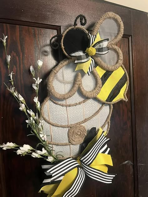 💲Dollar Tree Fanatics Crafts & Decor💲 | My take on the bee and hive frames from dollar tree I only got one set and my store doesn’t have anymore update :I started by wrapping frames in twi... | Facebook Bee Wreaths, Bee Hives Diy, Bee Diy, Bumble Bee Decorations, Bumble Bee Craft, Bee Hive Craft, Holiday Crafts Decorations, Ladybug Wreath, Burlap Wreath Diy