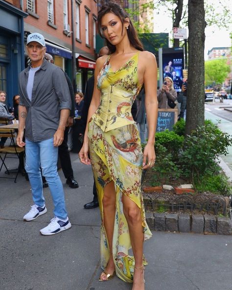 Bella Hadid in this beautiful Roberto Cavalli gown, spring 2003 collection for her new fragrance launch Ôrebella ⭐️😍 Roberto Cavalli Archive, Roberto Cavalli Dress Vintage, Roberto Cavalli Aesthetic, Bella Hadid Modeling, Roberto Cavalli 2003, Mexican Inspired Dress, Bella Hadid Red Carpet, Roberto Cavalli Runway, Bella Hadid Runway