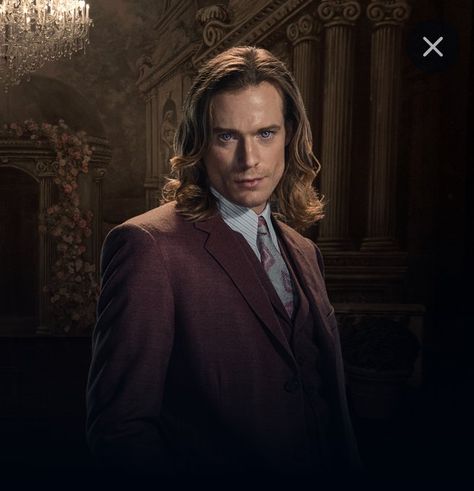 sam reid daily 🍉 on X: "sam reid as lestat de lioncourt in season 2 of interview with the vampire 🩸 https://t.co/6zzyRAlEti" / X Grandpa Outfit, Lestat And Louis, Sam Reid, Vampire Film, Vampire Shows, Vampire Series, Dark Academia Style, Vampire Stories, The Vampire Chronicles