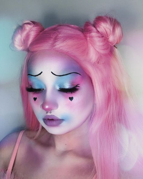 Clown Makeup Pastel, Drag Inspo Outfit, Pastel Clown Costume, Pink Clown Aesthetic, Pink Clown Costume, Pastel Clown Makeup, Pink Clown Makeup, Clown Drag, Cotton Candy Makeup