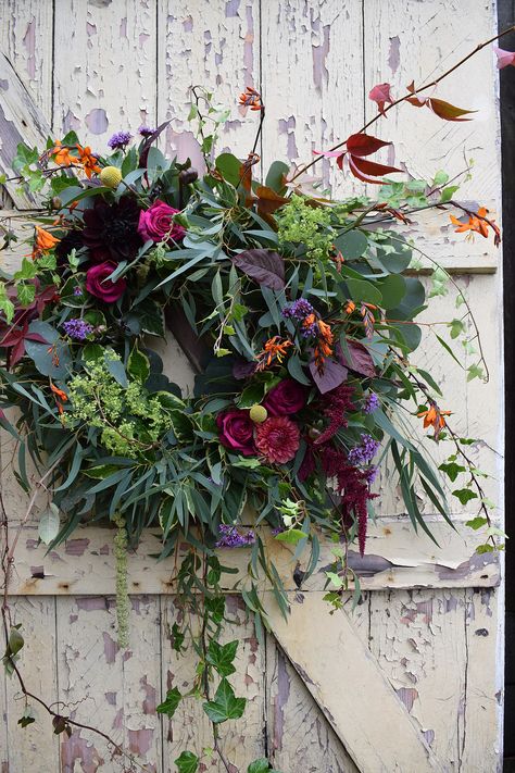 Wild Wreath, Flower Arrangement For Church, Wildflowers Bouquet, Orange And Pink Flowers, Church Wedding Flowers, Church Weddings, Tree Flowers, Natural Wreath, Dried Flower Wreaths