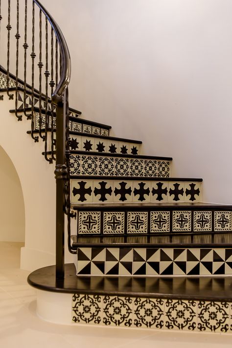 Contemporary Spanish Interiors, Stairs Tiles Design, Spanish Home, Spanish Home Decor, Contemporary Staircase, House Interior Design Styles, Transitional Decor Living Room, Tile Stairs, Stairway Design