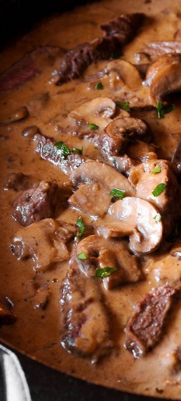 Beef Strognoff, Stroganoff Recipes, Steak Stroganoff, Stroganoff Beef, Muffin Bites, Homemade Beef Stroganoff, Best Beef Stroganoff, Mushroom Guide, Beef Stroganoff Easy