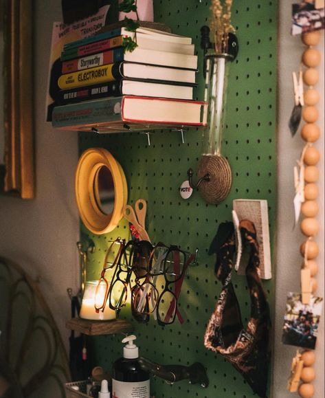 Bought a $10 pegboard from home depot, along with some sage green matte spray paint, and a box of assorted pegboard hooks. Desk With Pegboard Home Office, Organisation, Bedroom Pegboard Ideas, Pegboard Ideas Bedroom, Peg Board Painting, Peg Board Ideas Room Decor, Pegboard Bedroom, Painted Pegboard Ideas, Green Pegboard