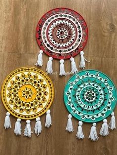 Circle Mdf Board Painting Ideas, Mirror Artwork Ideas, Lippan Art Dream Catcher, Mini Lippan Art Circle, Lippan Art Small Circle, Small Mdf Board Painting Ideas, Lippan Art Designs Circle, Lippan Art Circle Design, Mandala Art With Mirror Work