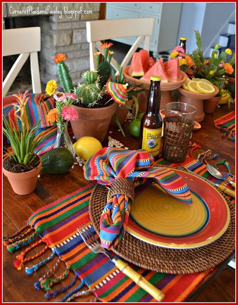 Corner of Plaid and Paisley: Celebrating Cinco de Mayo! Fiesta Party Ideas, Mexican Dinner Party, Mexico Party, Mexican Birthday Parties, Mexican Night, Mexican Table, Fiesta Bridal Shower, Mexican Fiesta Party, Mexican Birthday