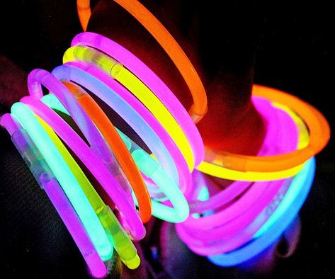 Keep the party going into the wee hours of the morning with these glow stick bracelets. These vibrant bracelets come in every color under the neon rainbow and are guaranteed to shine bright for the entire duration of your drug riddled adventure! Glow Stick Wedding, Ice Party, Unique Gift Guide, Neon Bracelets, Glow Bracelets, Fest Temaer, Glow Stick, Neon Rainbow, 14th Birthday