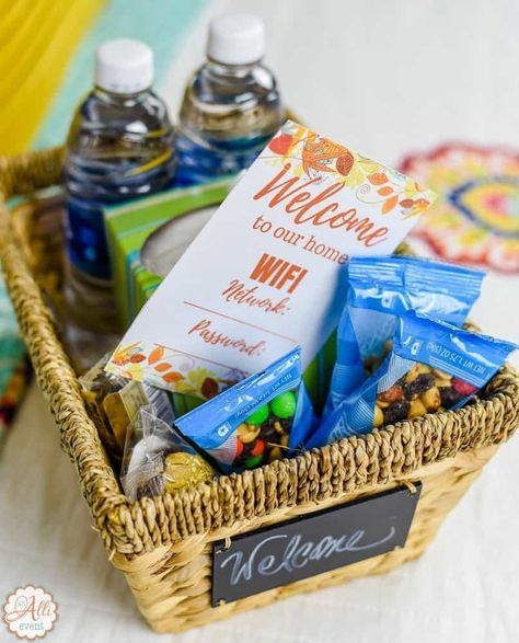 How to Create an Amazing Basket for Holiday Guests - An Alli Event Guest Basket Ideas, House Guest Basket, Guest Gift Basket, Hospitality Baskets, Guest Room Baskets, Guest Welcome Baskets, Guest Basket, Housewarming Gift Basket, Dream Building