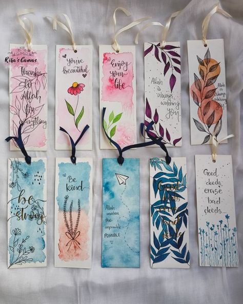 Water Colour Bookmarks Aesthetic, Book Mark Design Ideas Simple, K Pop Bookmarks, Book Mark Ideas Watercolor, Creative Project File Ideas, Diys With Paper, Paper Bookmark Ideas, Book Marks Painting, Cute Book Marks Aesthetic