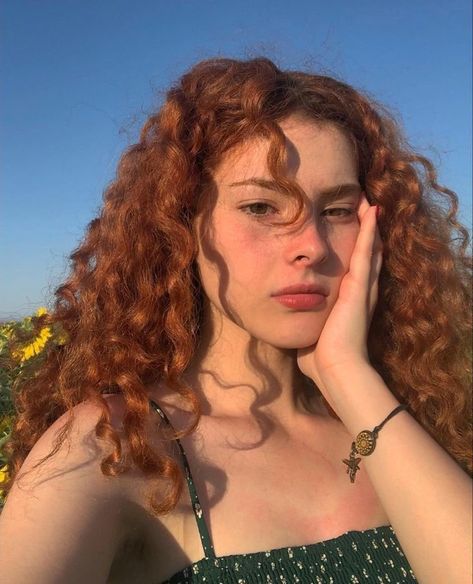 Curly Redhead, Curly Ginger Hair, Ginger Hair Girl, Hair Ginger, Red Curly Hair, Ginger Women, Ginger Hair Color, Girls With Red Hair, Mia 3